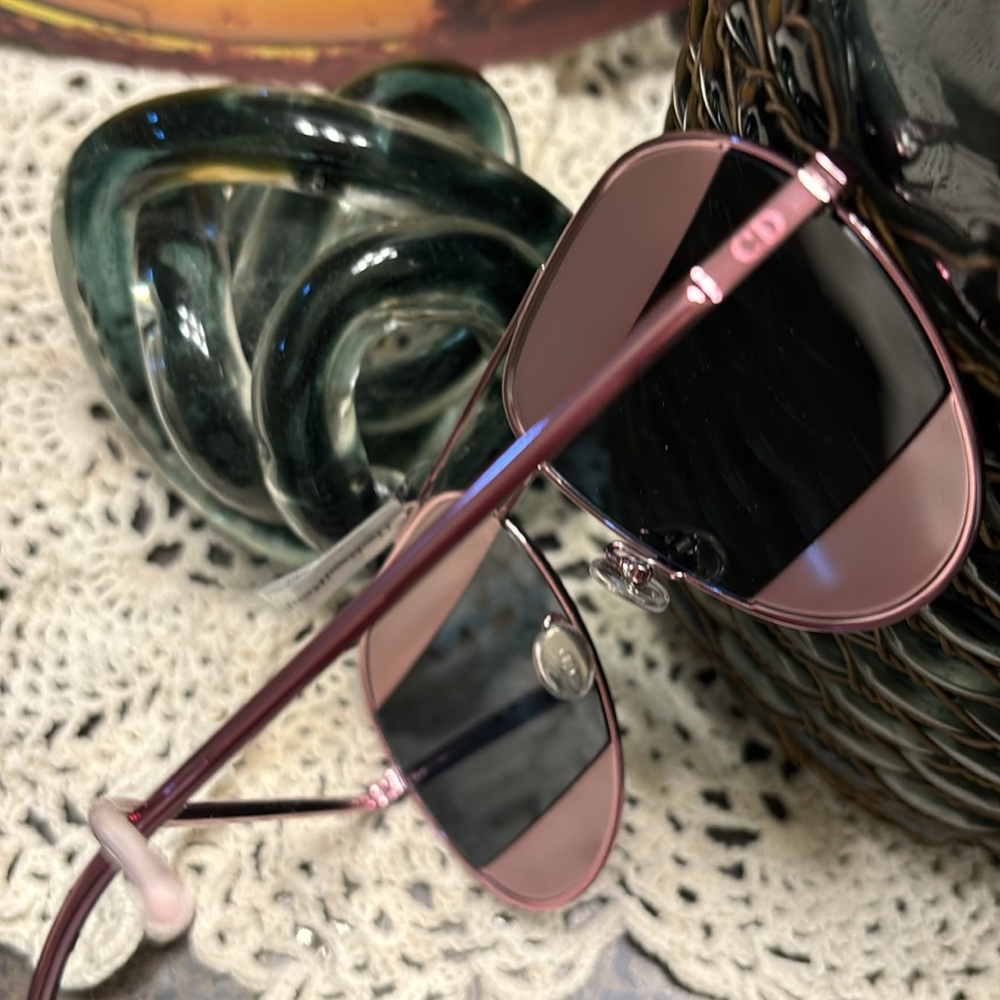 💜🌸 Christian Dior Aviator Sunglasses 🕶️ - Picture 6 of 13